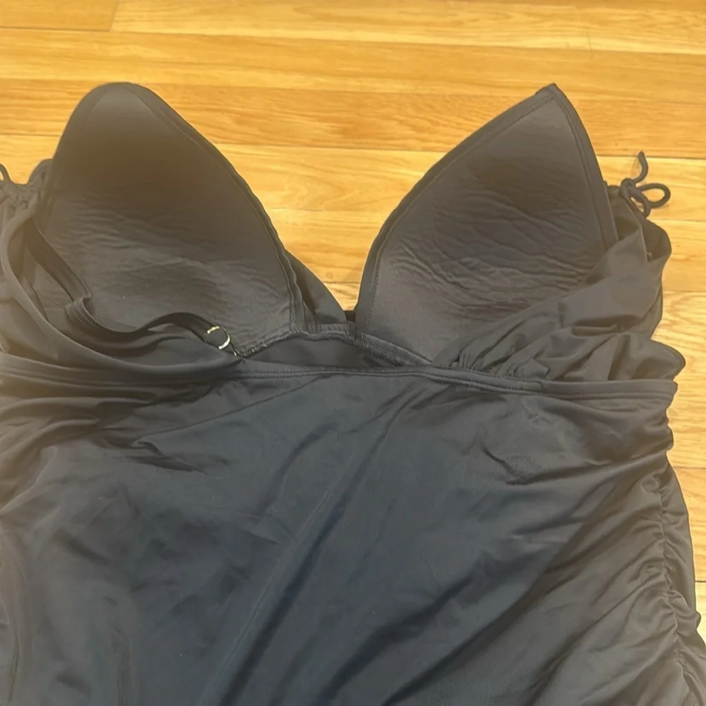 Swimsuits  for all women’s one piece black swimsuit size 20 .